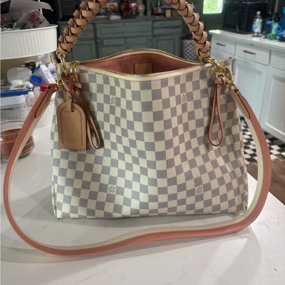 Louis Vuitton beauborg hobo. Super rare online exclusive only. Like new cond